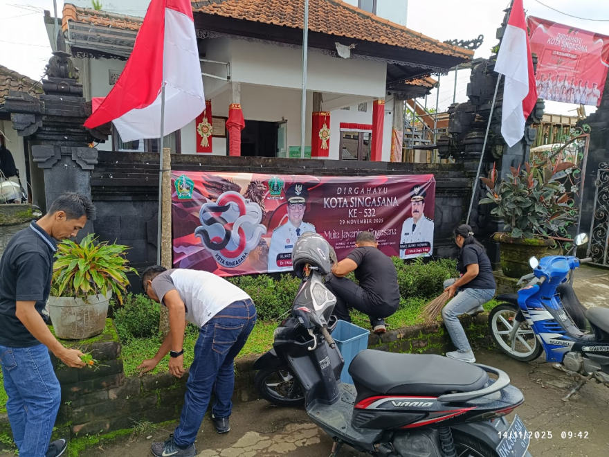 Kegiatan Grebeg Sampah Dalam Rangka Memperingati HUT Kota Singasana Ke - 532