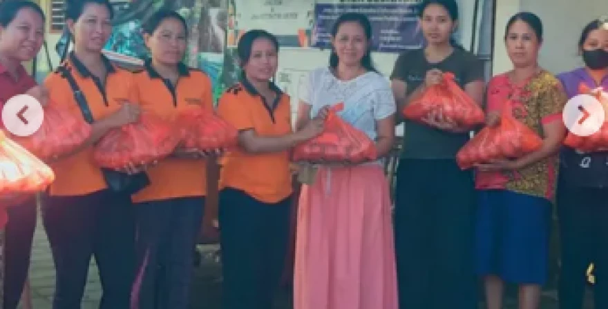 Kegiatan Tim Stunting dan Pokjanal Desa Sesandan Memberikan PMT Kepada Ibu Hamil