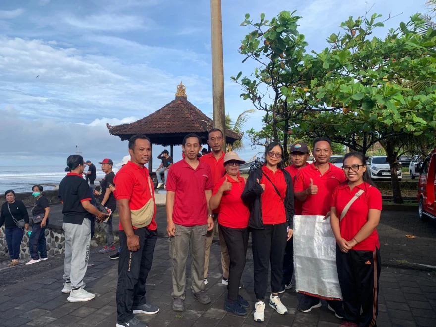 Aksi Nyata Jumat Bersih : Sinergi Menjaga Kebersihan Pantai Yeh Gangga